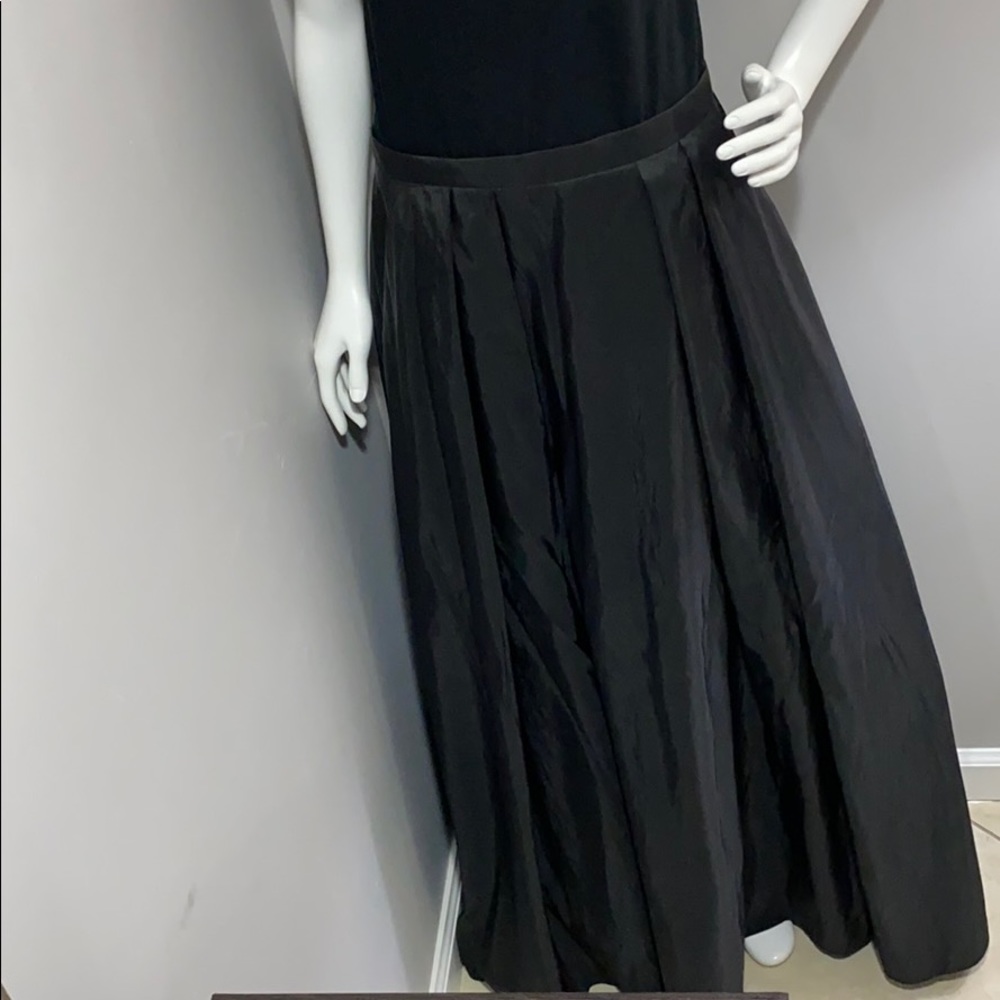 *Local boutique*formal skirt with pockets 🎉